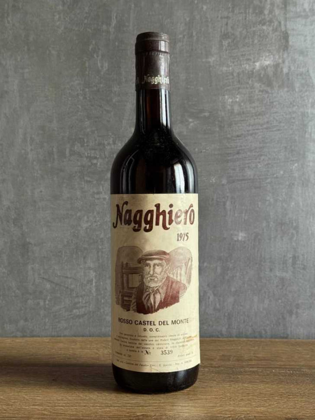 Вино Rosso Castel del Monte Nagghiero 1975 года. Вино Rosso Castel del Monte Nagghiero 1975 года.
