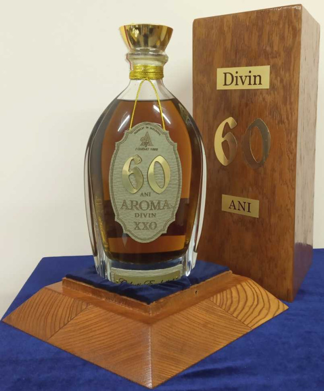 Коньяк «Aroma» XXO 60 лет. 0,67 Коньяк «Aroma» XXO 60 лет. 0,67