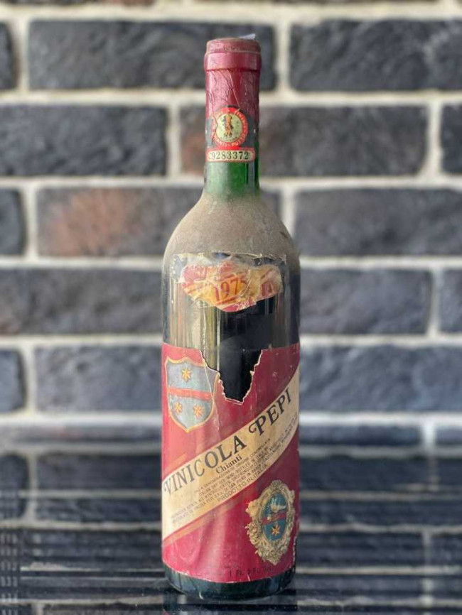Вино Vinicola Pepi Chianti 1975 года урожая Вино Vinicola Pepi Chianti 1975 года урожая