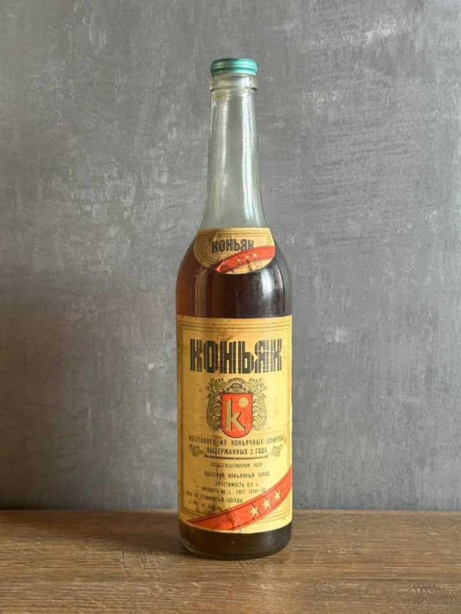 Украинский "3 звезды" 80-е года. 0,5 л. Одесский з-д. СССР.