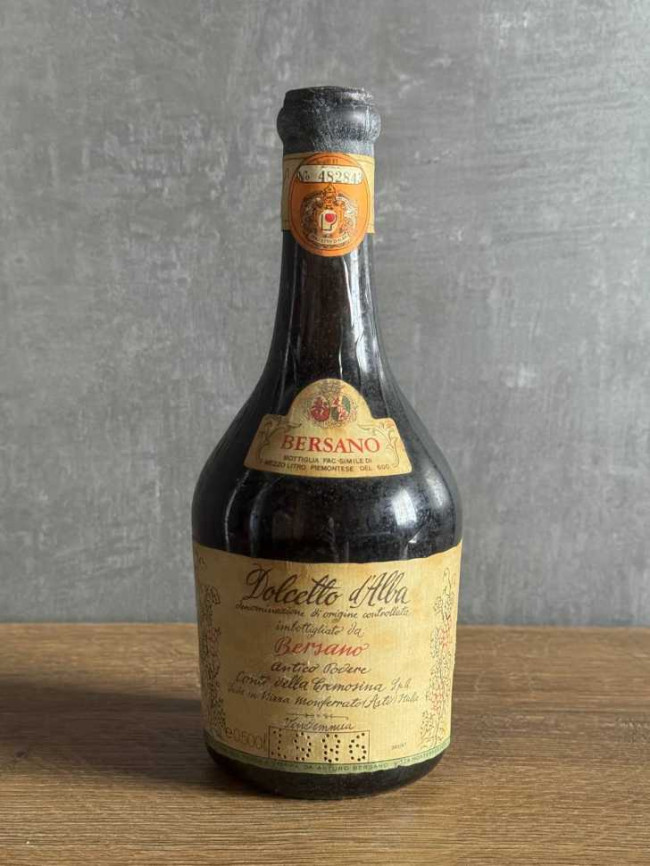 Вино Bersano Dolcetto d’Alba 1986 года. Вино Bersano Dolcetto d’Alba 1986 года.